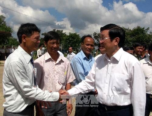 President visits outstanding commune in new rural development program - ảnh 1